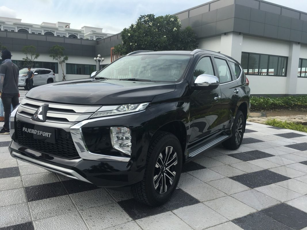 Phiên bản xe Pajero Sport một cầu máy dầu số tự động 2020